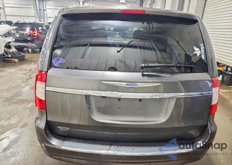 2015 Chrysler Town & Country Touring L z USA, uszkodzony, nr VIN 2C4RC1CG2FR639105